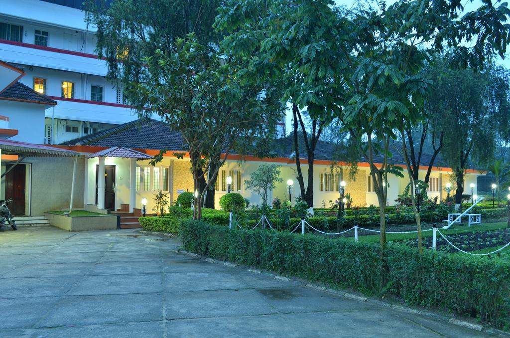 Royal Retreat Hotel Munnar Exterior photo